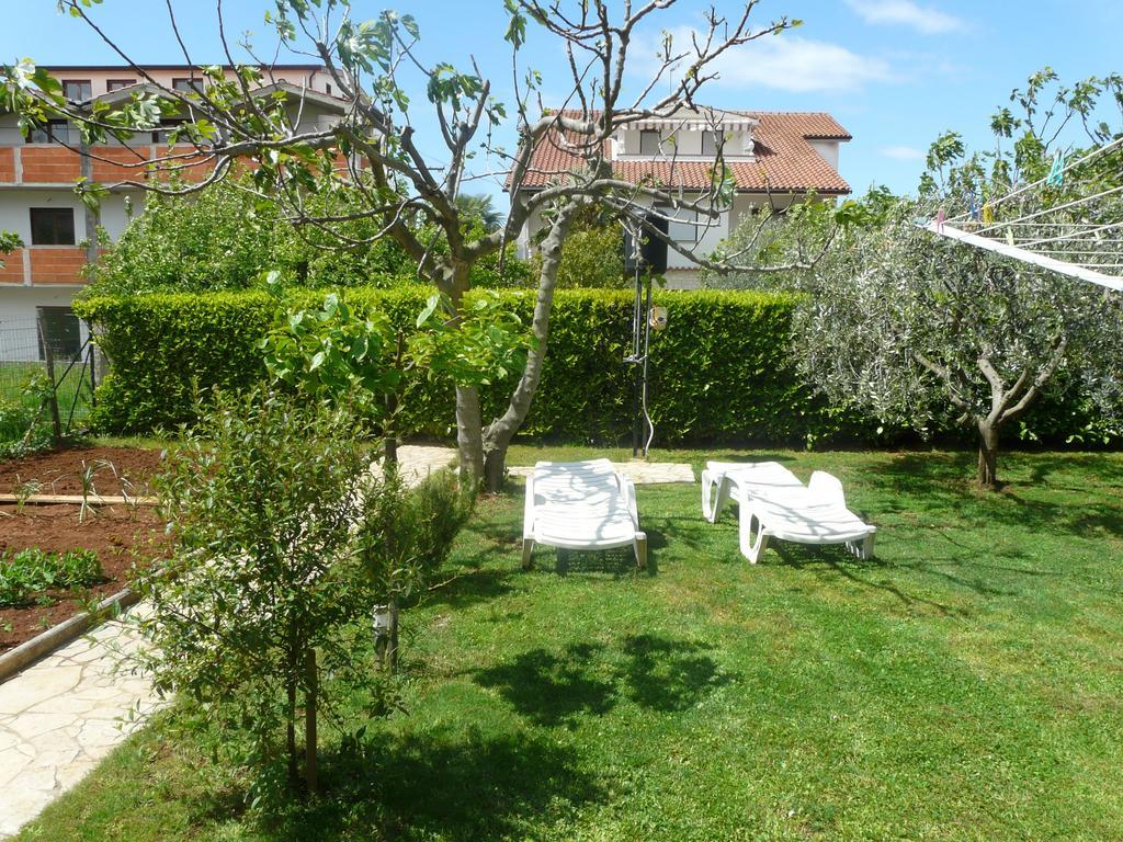 Apartments Mirela Porec Bagian luar foto