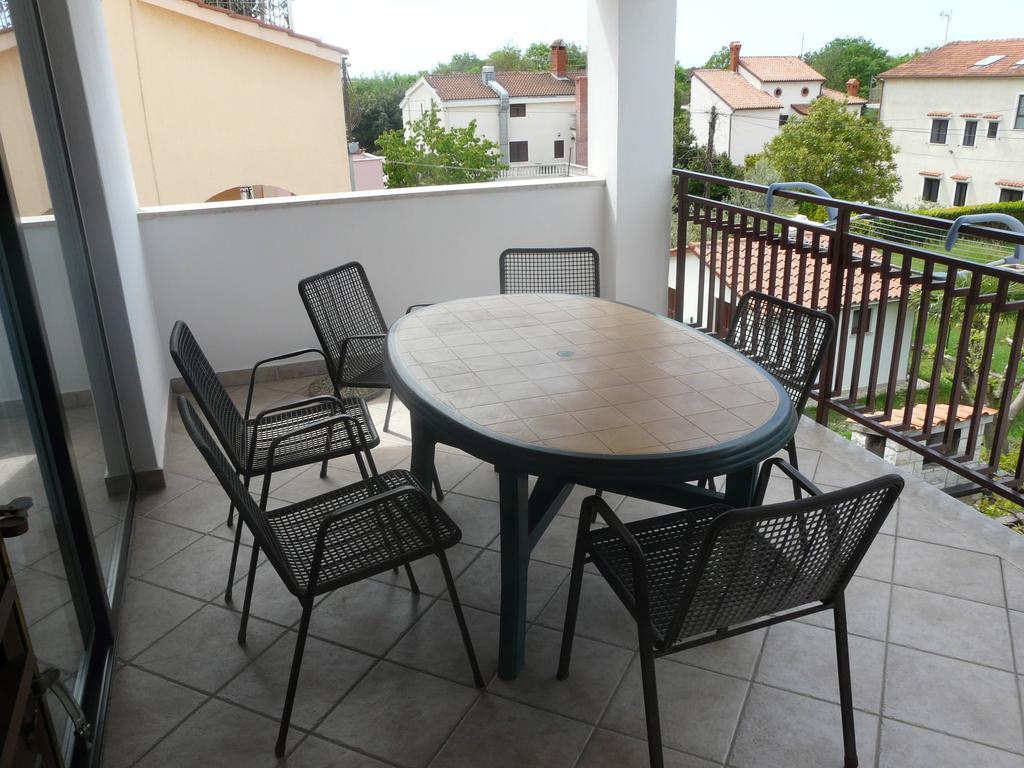 Apartments Mirela Porec Bagian luar foto
