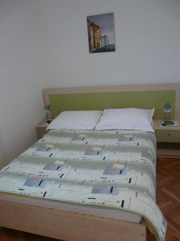 Apartments Mirela Porec Bagian luar foto