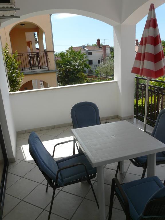 Apartments Mirela Porec Bagian luar foto