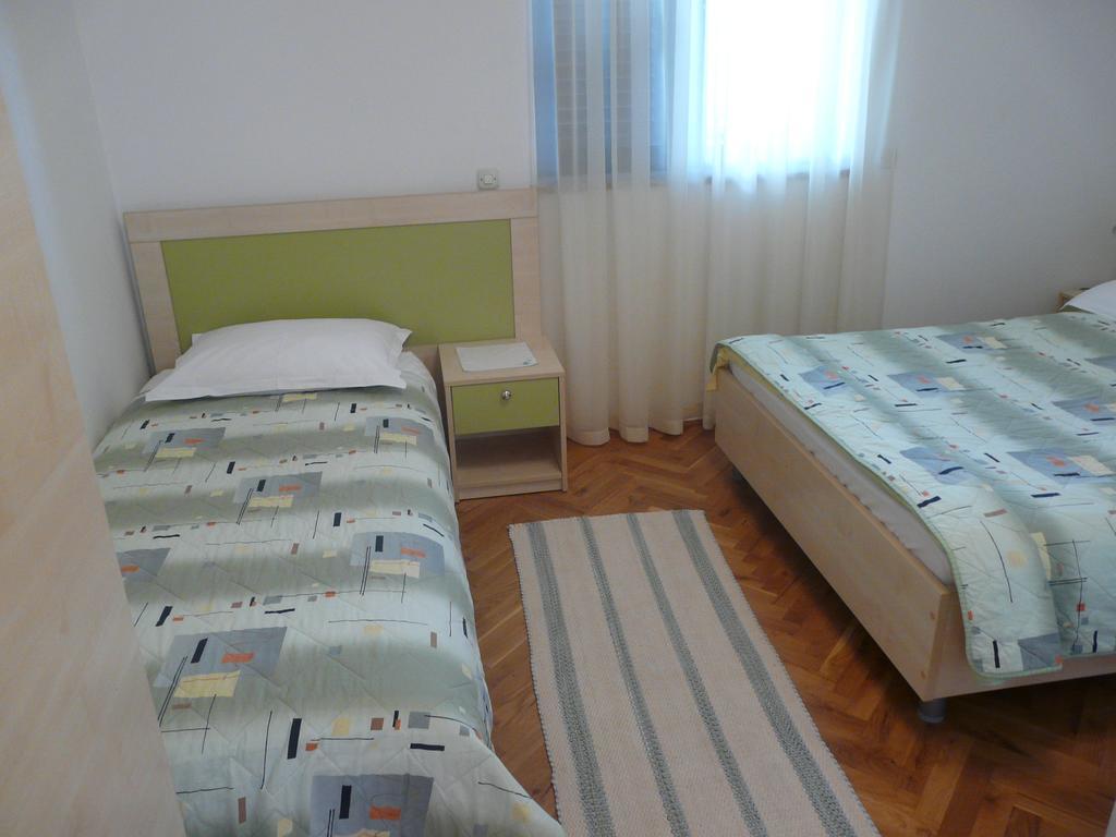 Apartments Mirela Porec Bagian luar foto