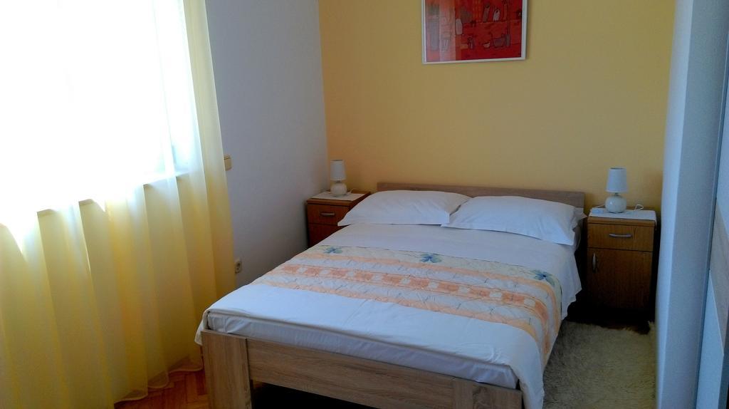 Apartments Mirela Porec Bagian luar foto