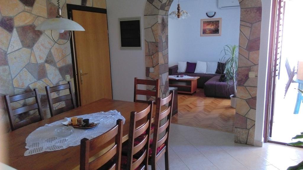 Apartments Mirela Porec Bagian luar foto