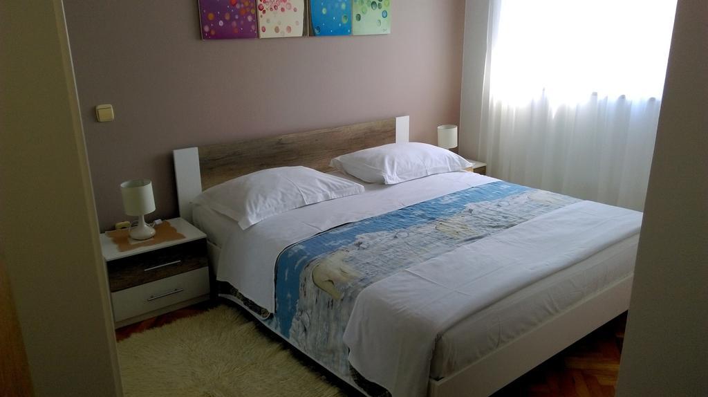 Apartments Mirela Porec Bagian luar foto