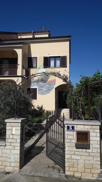 Apartments Mirela Porec Bagian luar foto