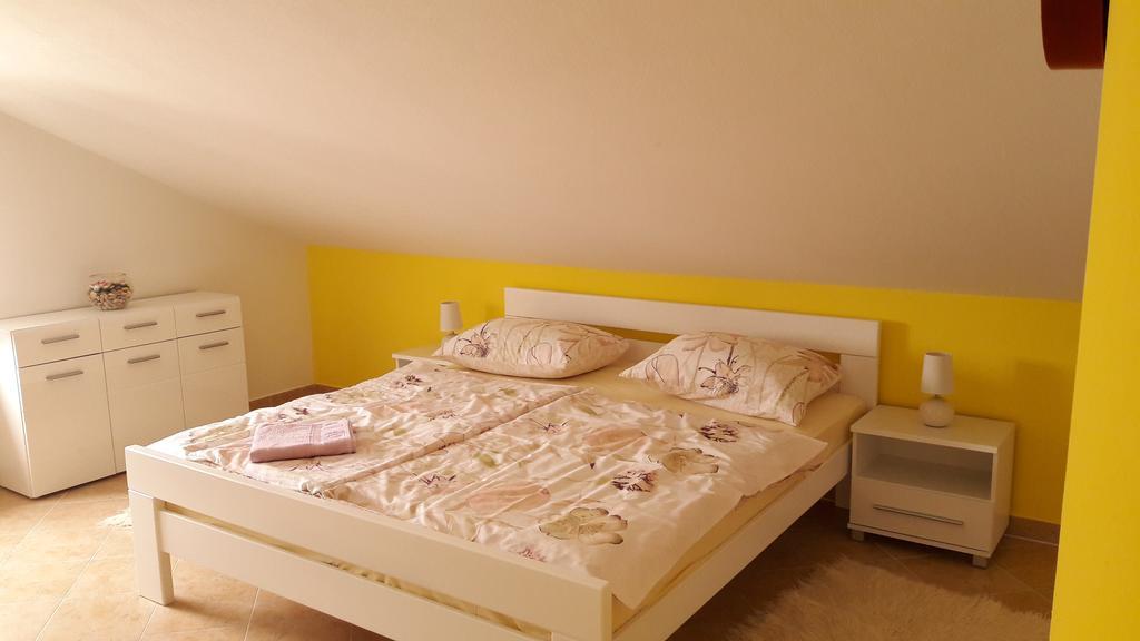 Apartments Mirela Porec Bagian luar foto